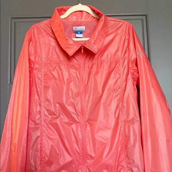 Columbia PFG orange windbreaker has front pockets - Picture 3 of 7